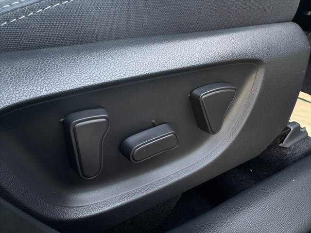 TOYOTA YARIS CROSS HYBRID 2025