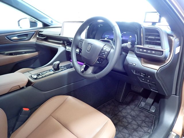 TOYOTA CROWN sedan hybrid 2025