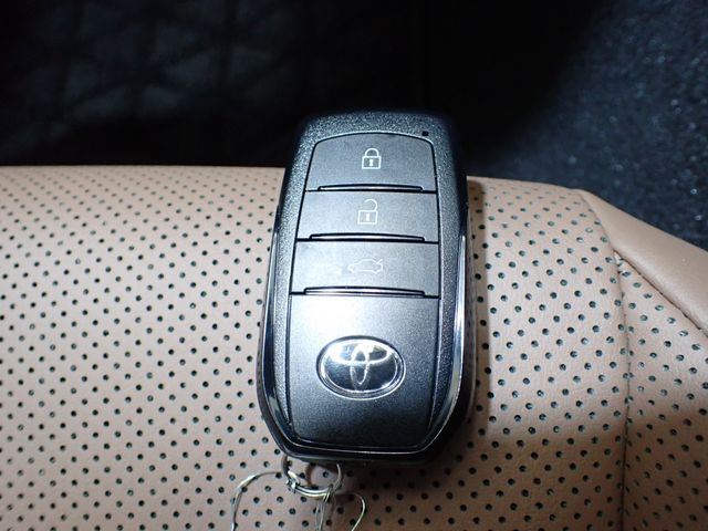 TOYOTA CROWN sedan hybrid 2025