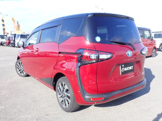 TOYOTA SIENTA HYBRID 2019