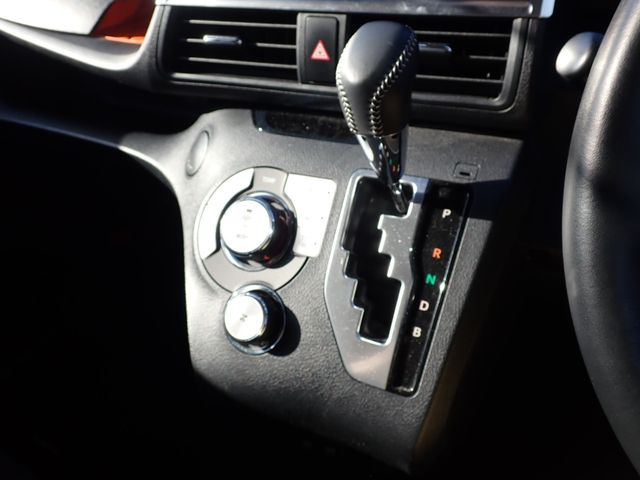 TOYOTA SIENTA HYBRID 2019