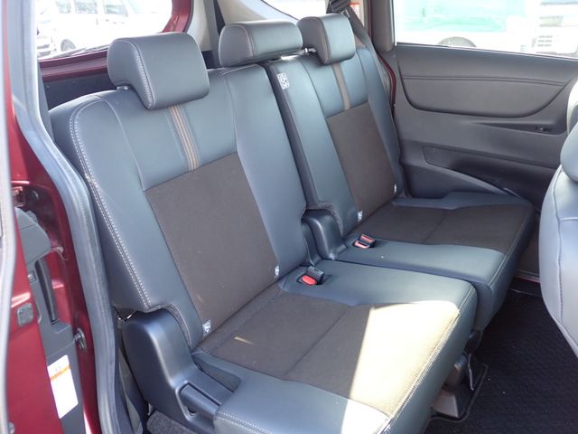 TOYOTA SIENTA HYBRID 2019