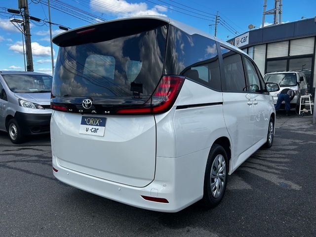 TOYOTA NOAH 2023