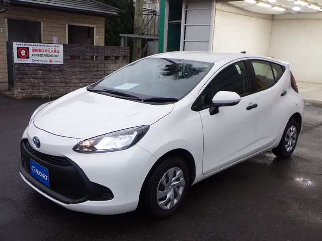 TOYOTA AQUA 2024