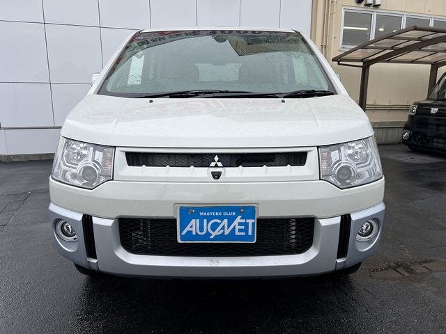 MITSUBISHI DELICA D:5 4WD 2011