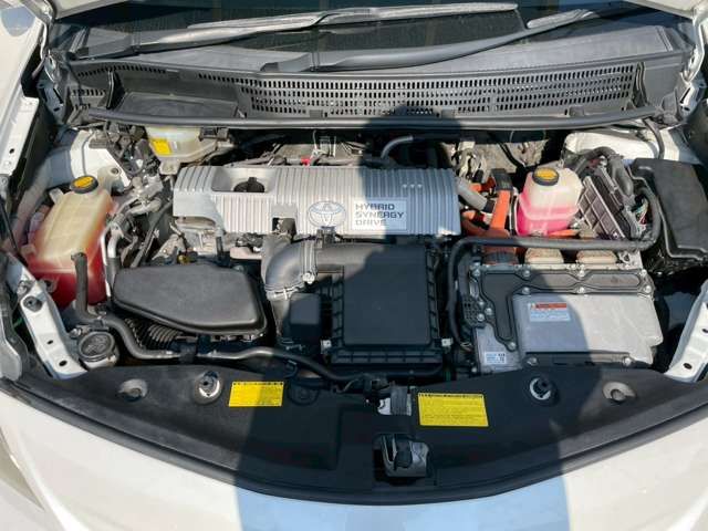 TOYOTA PRIUS Alpha 2012