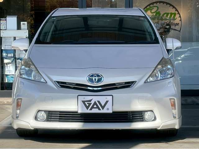 TOYOTA PRIUS Alpha 2012