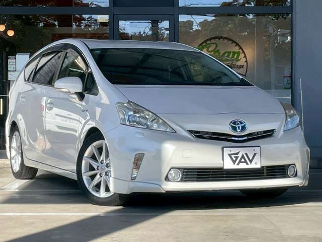 TOYOTA PRIUS Alpha 2012