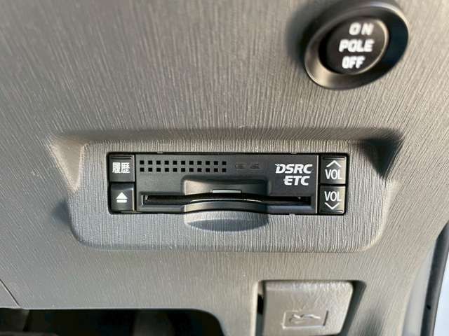 TOYOTA PRIUS Alpha 2012