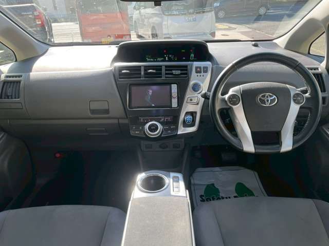 TOYOTA PRIUS Alpha 2012