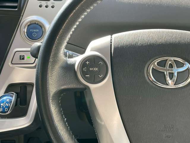 TOYOTA PRIUS Alpha 2012