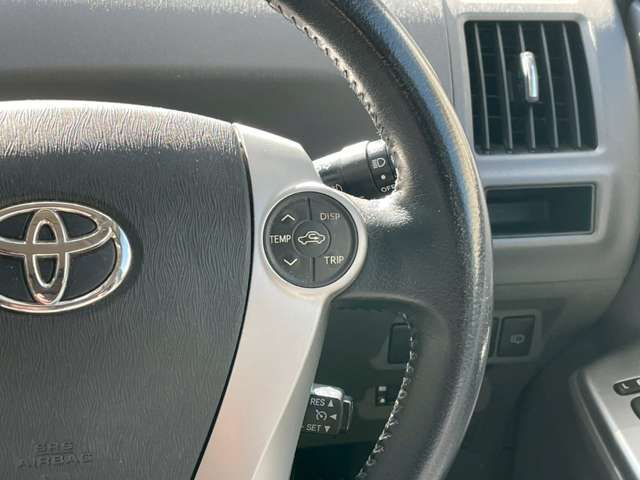 TOYOTA PRIUS Alpha 2012