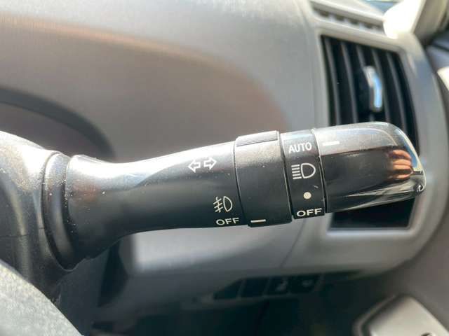 TOYOTA PRIUS Alpha 2012