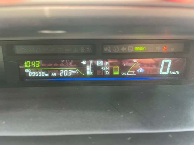 TOYOTA PRIUS Alpha 2012