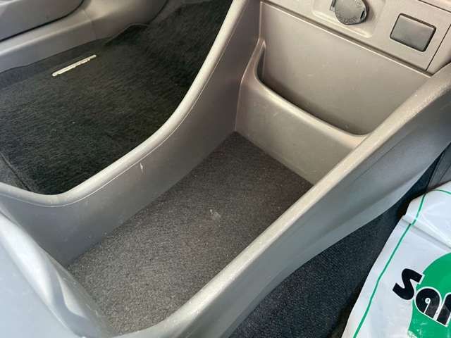 TOYOTA PRIUS Alpha 2012