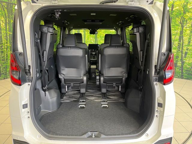 TOYOTA NOAH HYBRID 2023