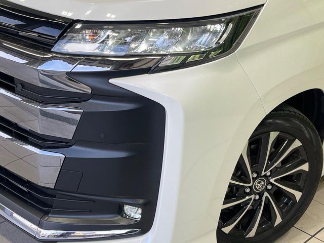 TOYOTA NOAH HYBRID 2023