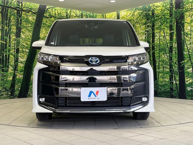 TOYOTA NOAH HYBRID 2023