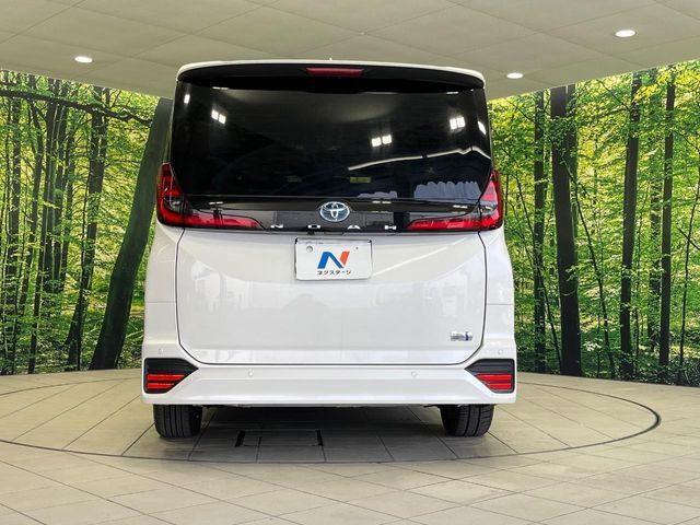 TOYOTA NOAH HYBRID 2023