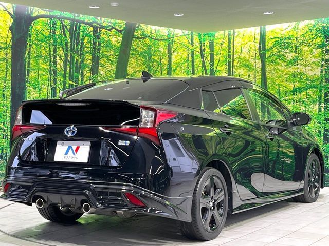 TOYOTA PRIUS 2021