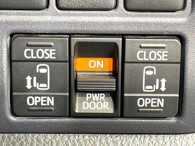 TOYOTA VOXY HYBRID 2015