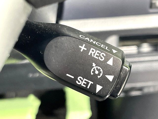 TOYOTA VOXY HYBRID 2015