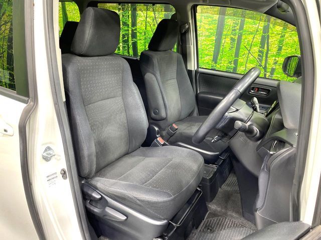 TOYOTA VOXY HYBRID 2015