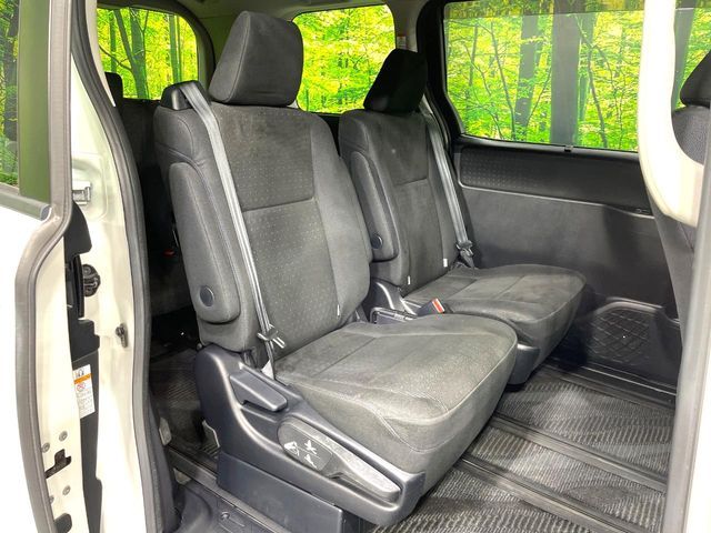 TOYOTA VOXY HYBRID 2015