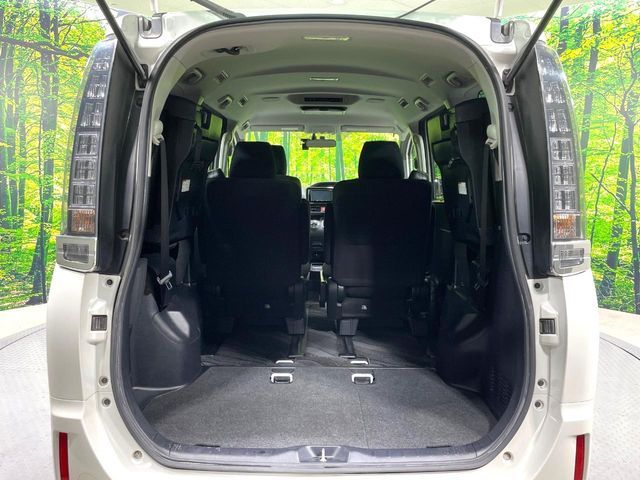 TOYOTA VOXY HYBRID 2015