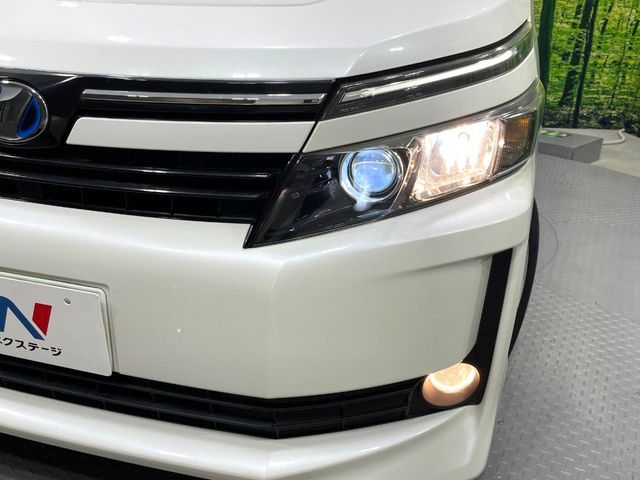 TOYOTA VOXY HYBRID 2015