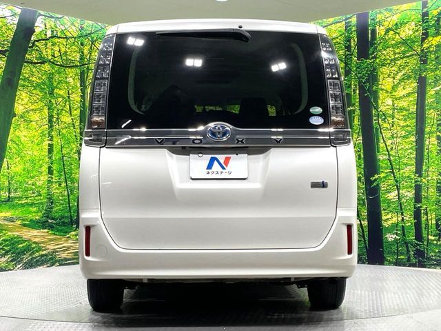 TOYOTA VOXY HYBRID 2015