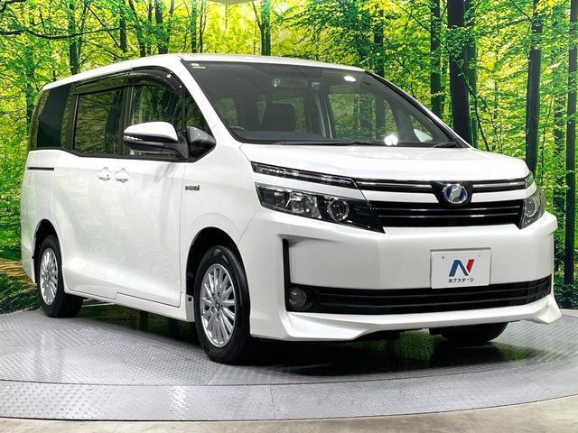 TOYOTA VOXY HYBRID 2015