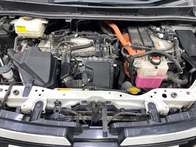 TOYOTA VOXY HYBRID 2015