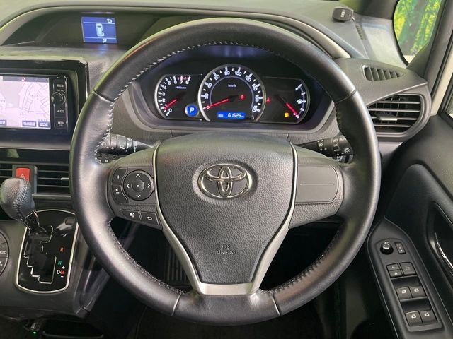 TOYOTA VOXY 2016