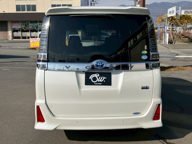 TOYOTA VOXY HYBRID 2019