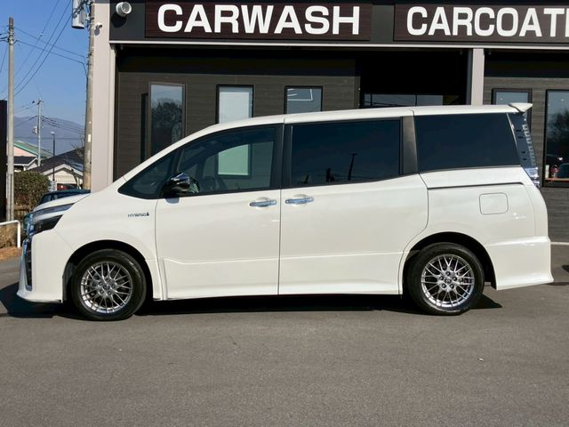 TOYOTA VOXY HYBRID 2019