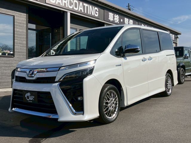 TOYOTA VOXY HYBRID 2019