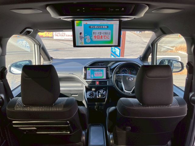 TOYOTA VOXY HYBRID 2019