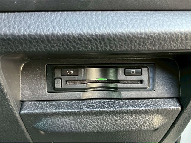 TOYOTA VOXY HYBRID 2019