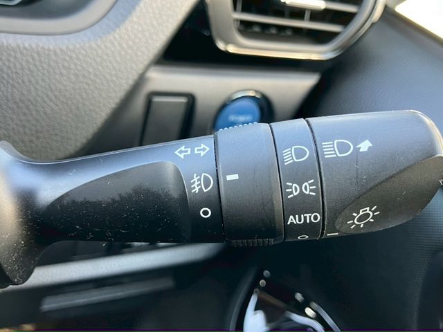 TOYOTA VOXY HYBRID 2019