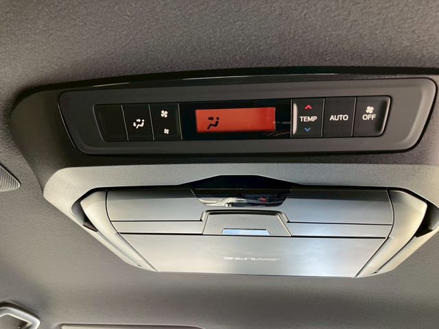 TOYOTA VOXY HYBRID 2019