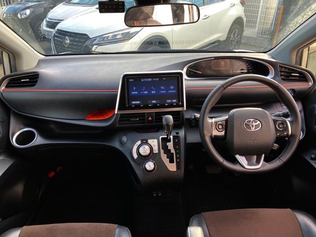 TOYOTA SIENTA HYBRID 2019