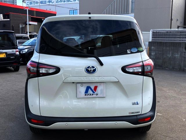 TOYOTA SIENTA HYBRID 2019