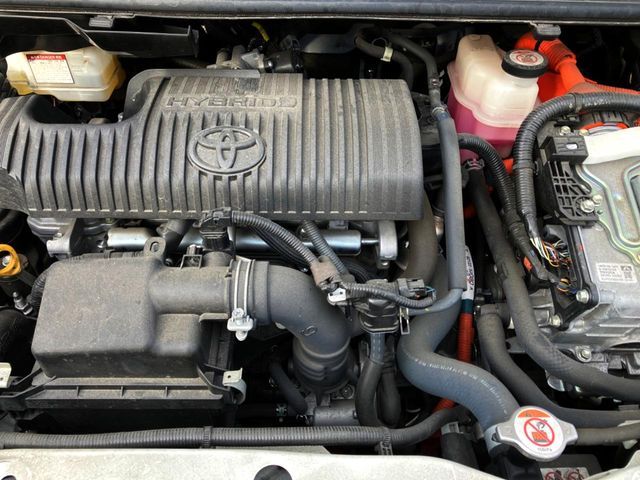 TOYOTA SIENTA HYBRID 2019