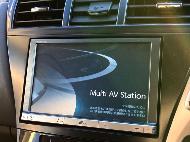 TOYOTA PRIUS Alpha 2013