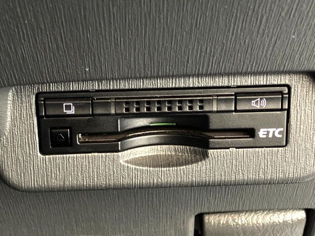 TOYOTA PRIUS Alpha 2013