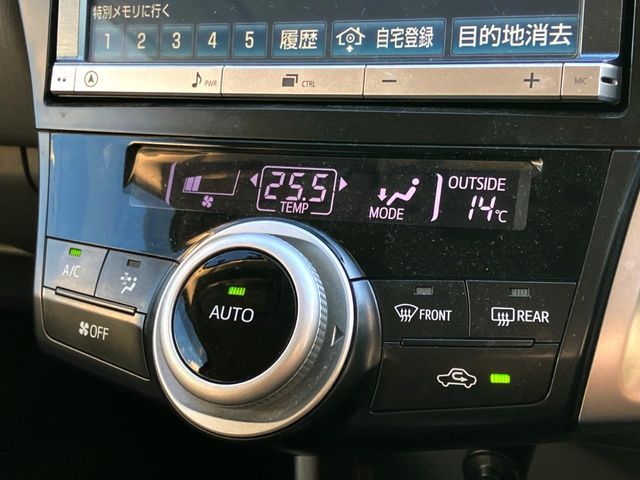 TOYOTA PRIUS Alpha 2013