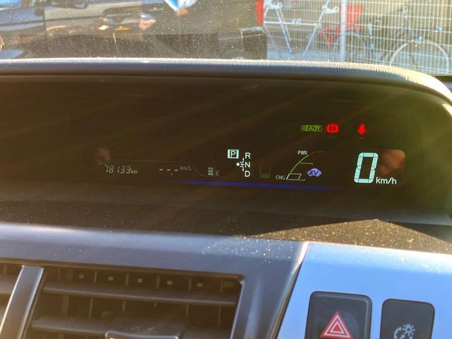 TOYOTA PRIUS Alpha 2013