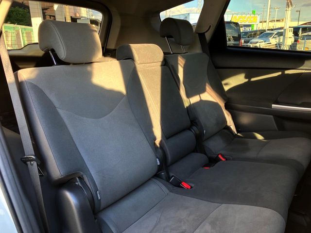 TOYOTA PRIUS Alpha 2013