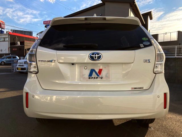 TOYOTA PRIUS Alpha 2013